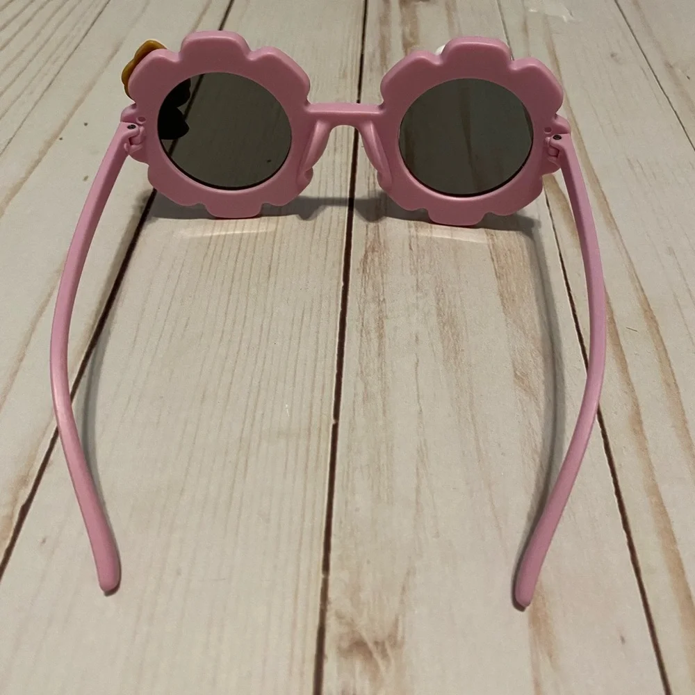 Girls light purple flower shaped princess sunglasses